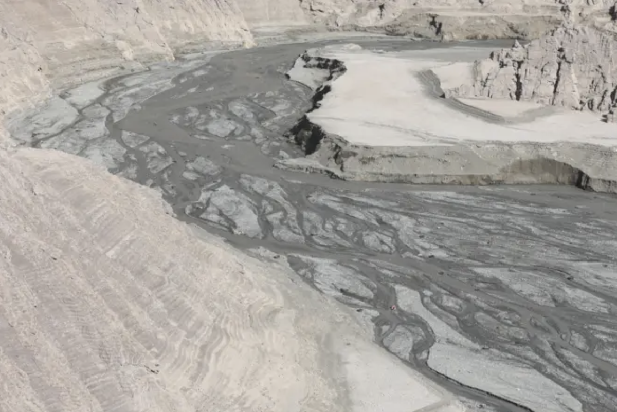 Водохранилише Амиркабир, снабжающее водой Тегеран, заполнено на 8% своего объема. REUTERS