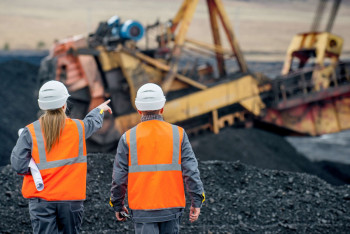 Фотография к новости: Депутат предложил сократить вахтовый период до 15 дней