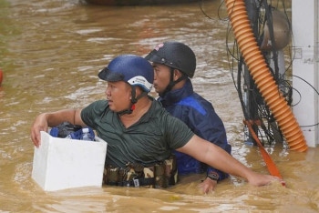 Фотография к новости: Более 50 тысяч домов затоплены во Вьетнаме в результате наводнений