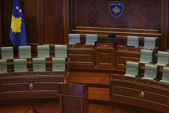 Фотография к новости: В МИРЕ: наводнение во Вьетнаме, досрочные парламентские выборы в Косово, блэкаут в Париже