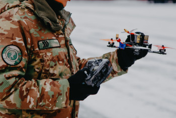 Фотография к новости: Солдат-срочников будут обучать управлению боевыми дронами