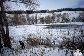 Фотография к новости: В Новосибирске двое детей провалились под лёд, один из них погиб