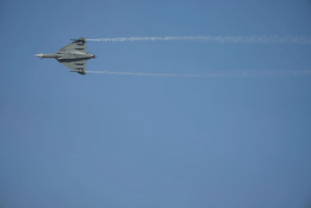 Фотография к новости: Индийский истребитель разбился на авиашоу в Дубае