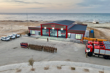 Фотография к новости: Глава МЧС открыл на побережье Каспия новую пожарно-спасательную часть