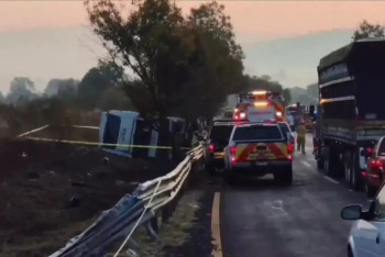 Фотография к новости: Туристический автобус перевернулся на западе Мексики