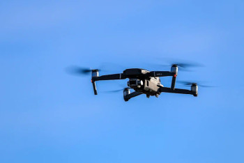 Фотография к новости: Неопознанные дроны снова парализовали работу аэропорта Эйндховена