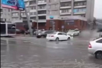 Фотография к новости: В акимате Семея прокомментировали потоп на улицах города