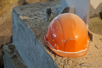 Фотография к новости: Строительная люлька вместе с рабочими сорвалась с пятого этажа в Астане