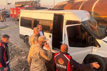 В Турции при столкновении автобуса и бензовоза пострадали 14 человек