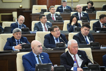 Масочный режим ввели в здании Мажилиса