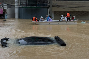 Фотография к новости: На юге Таиланда сотни тысяч человек эвакуировали из-за масштабного наводнения