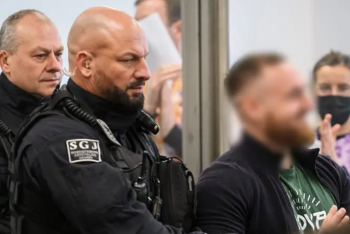 Фотография к новости: В Германии начался судебный процесс над "бандой молотков"