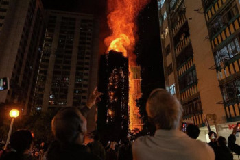 Фотография к новости: Число жертв пожара в Гонконге достигло почти 100 человек