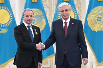 Фотография к новости: Токаев наградил Дворковича орденом "Достық" за вклад в развитие шахмат