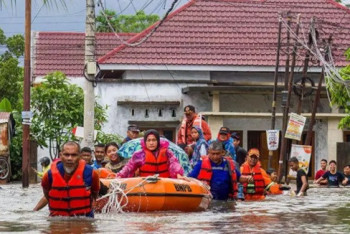 Фотография к новости: Число жертв наводнений и оползней в Индонезии возросло до 604