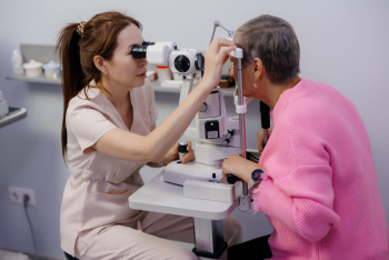 Фотография к новости: Пенсионные выплаты казахстанцев перестанут покрывать офтальмологию