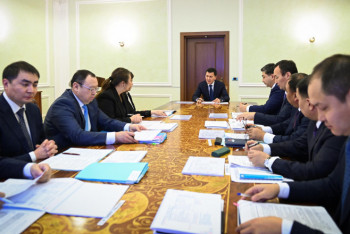 Ерлан Карин провёл совещание по вопросам детской безопасности