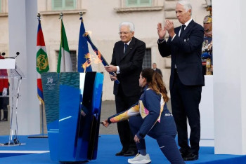 В МИРЕ: В Риме зажгли огонь зимней Олимпиады-2026, ЕС оштрафовал соцсеть X, премию мира ФИФА вручили Трампу