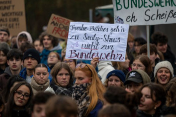 Фотография к новости: Тысячи немецких школьников вышли на протесты против нового закона о военной службе