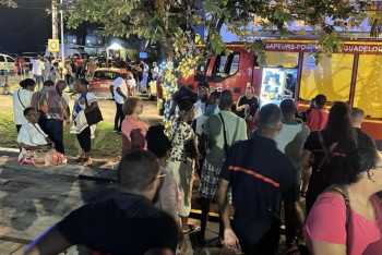 Фотография к новости: В Гваделупе автомобиль въехал в толпу на рождественской ярмарке