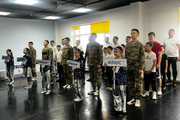 Фотография к новости: В Астане прошли семейные военно-спортивные соревнования "Отец и сын – в одном строю"