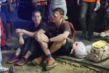 Фотография к новости: В Таиланде локомотив протаранил поезд с туристами