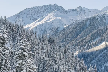 Фотография к новости: Жителям Алматы рекомендовали отказаться от походов в горы из-за ухудшения погоды