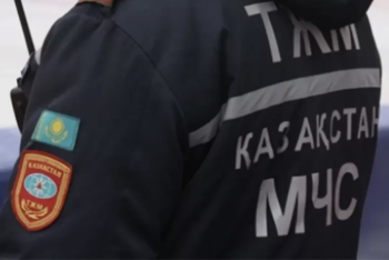 Фотография к новости: Спасатели эвакуировали 53 человека на трассе в Актюбинской области