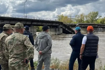 Фотография к новости: Главу управления транспорта ВКО уволили после обрушения моста в Усть-Каменогорске