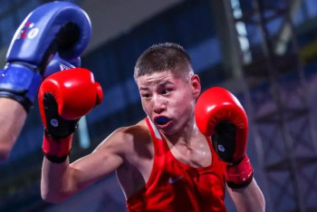 Оразбек Асылкулов вышел в четвертьфинал ЧМ-2025 по боксу