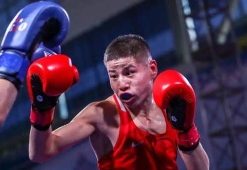 Фотография к новости: Оразбек Асылкулов вышел в четвертьфинал ЧМ-2025 по боксу