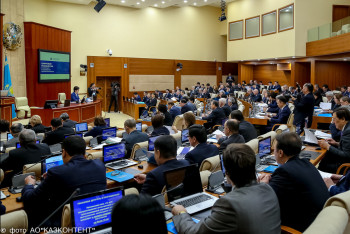 Фотография к новости: В Мажилисе потребовали жёстких мер за травлю людей с инвалидностью