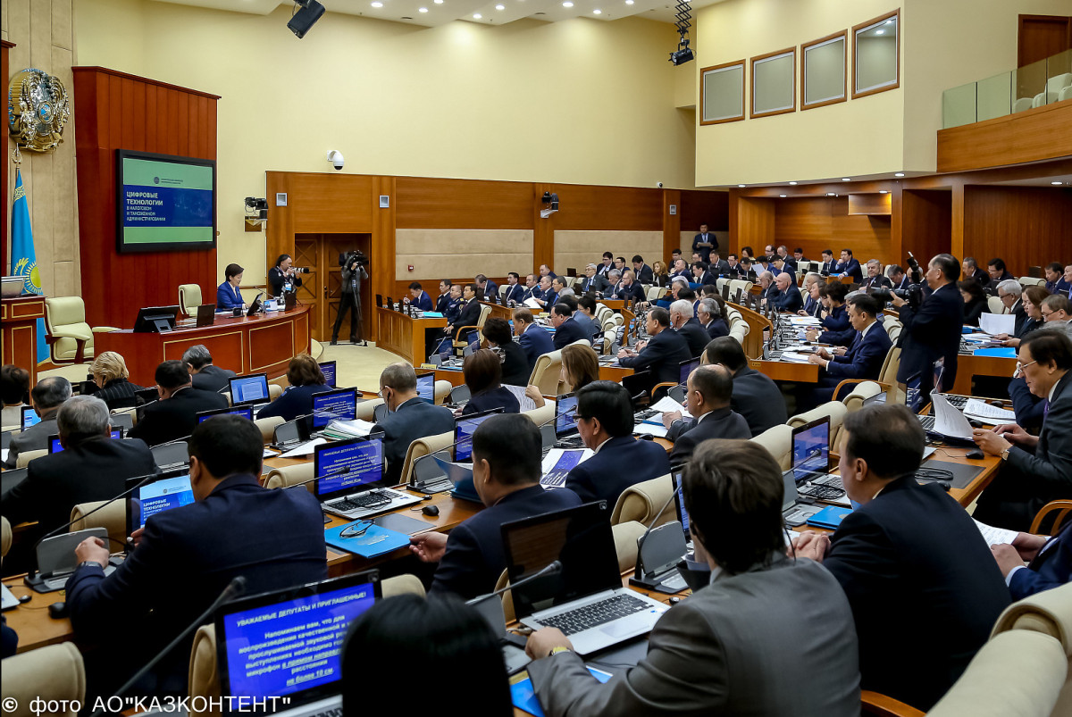 В Мажилисе потребовали жёстких мер за травлю людей с инвалидностью