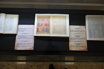 Фотография к новости: В Астане впервые показали персидские рукописи о Казахском ханстве