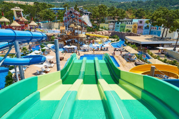 В Суздале из аквапарка эвакуировали более 200 человек из-за пожара