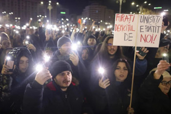 Фотография к новости: 8 тысяч человек вышли на протест против коррупции в системе правосудия в Румынии