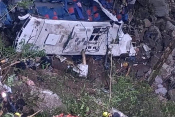 В Колумбии школьный автобус упал в ущелье: 16 погибших и 20 пострадавших