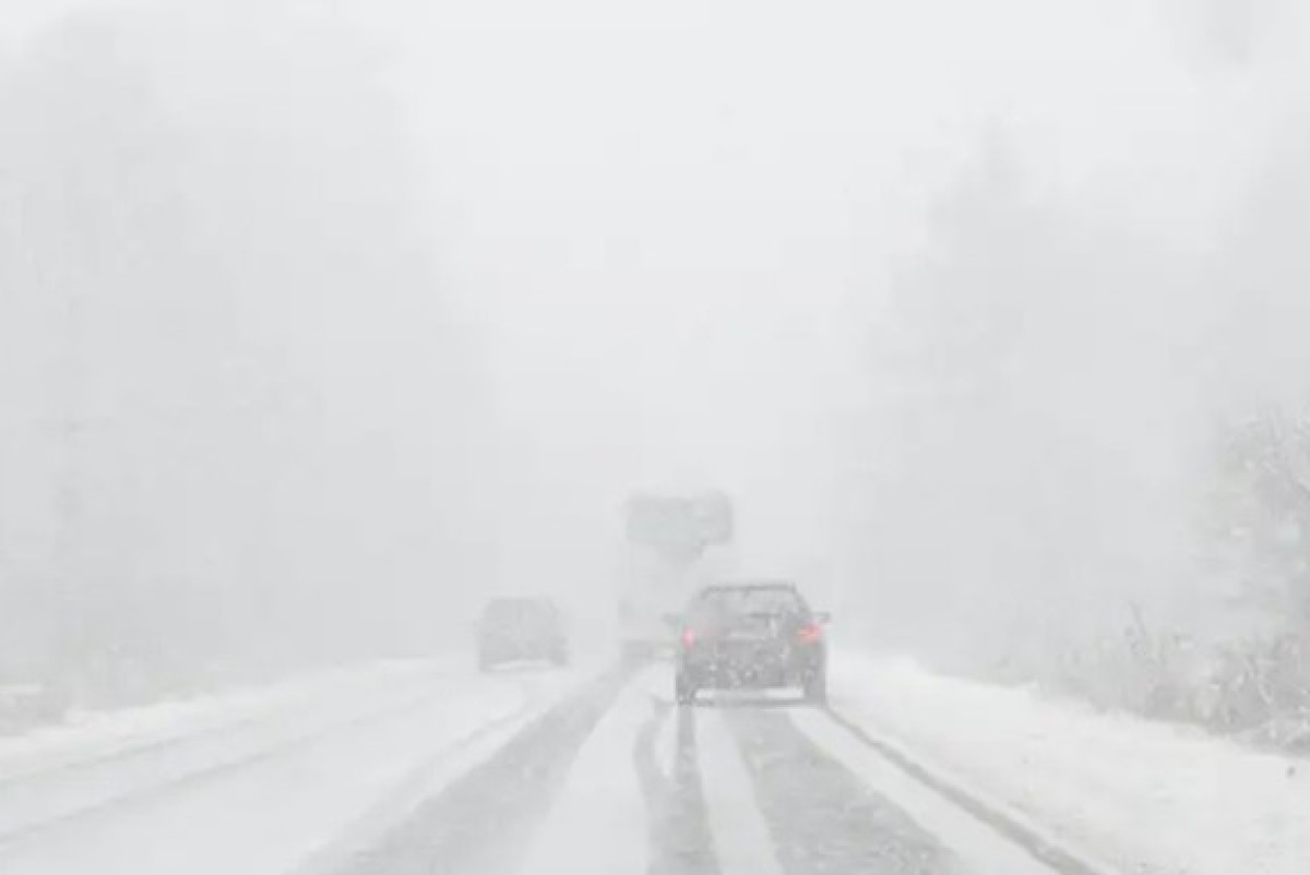 Движение транспорта ограничили в двух областях Казахстана