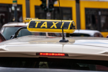 Фотография к новости: АЗРК потребовало от Яндекс.Такси сгладить скачки цен в часы пик