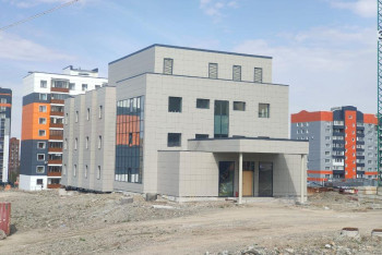 Фотография к новости: В Риддере строят новую школу и завершают возведение многопрофильной больницы