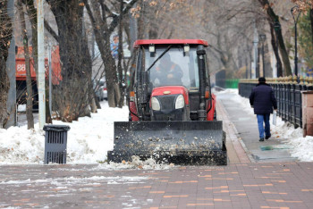 Фотография к новости: Коммунальные службы Алматы продолжают ликвидацию последствий снегопада