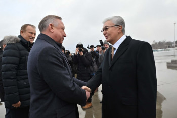 Фотография к новости: Глава государства прибыл с рабочим визитом в Санкт-Петербург