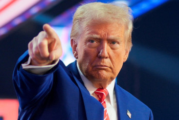 Фотография к новости: Трамп призвал лишать лицензий критикующие его телеканалы