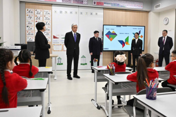 Токаев посетил школу New Generation School Astana