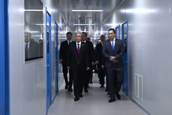 Токаев побывал на фармпредприятиях Жамбылской области