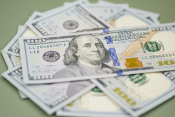 Алматинцы бьют рекорды по покупке наличного доллара