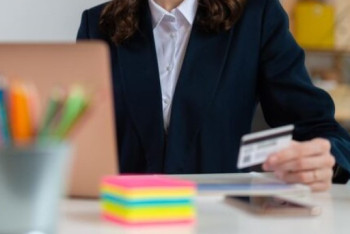 Сотрудница банка обманом сняла с чужих счетов 34 млн тенге