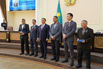 Фотография к новости: Лучших представителей рабочих профессий наградили в Акмолинской области