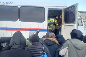 Фотография к новости: Грузовой автомобиль столкнулся с рейсовым автобусом: эвакуированы 59 человек