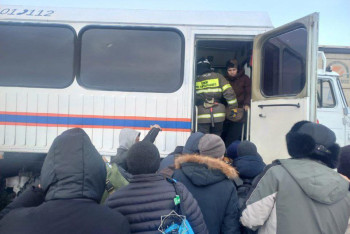 Фотография к новости: За три дня спасатели МЧС эвакуировали 242 человека из снежных заносов